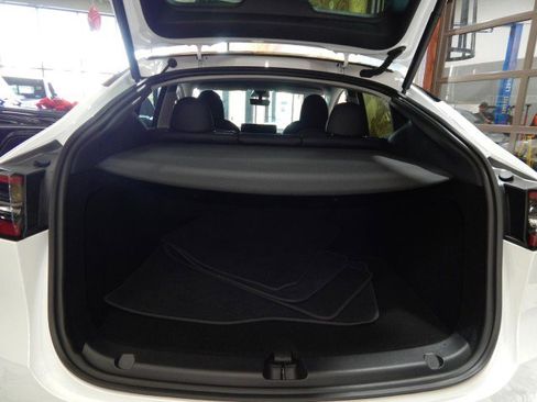 Used 2023 Tesla Model Y Long Range image 6