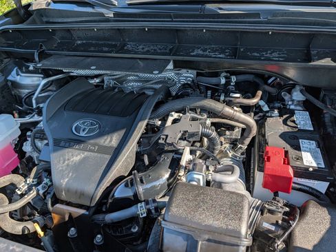 Used 2023 Toyota Highlander LE FWD image 31