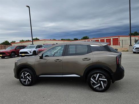 Used 2025 Nissan Kicks SV FWD image 2