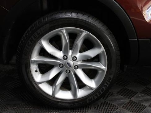 Used 2015 Ford Explorer XLT w/ Equipment Group 202A image 5