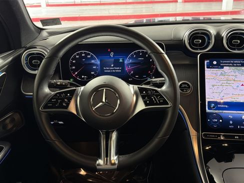 Used 2025 Mercedes-Benz GLC 300 4MATIC image 16
