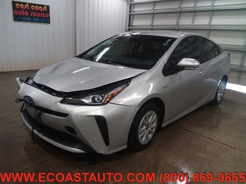 Used 2019 Toyota Prius LE image 4