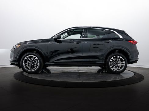 Certified 2025 Audi Q5 Premium w/ Convenience Package image 7