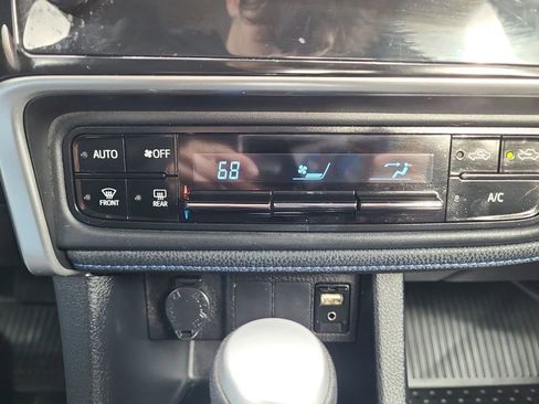 Used 2019 Toyota Corolla SE FWD image 20