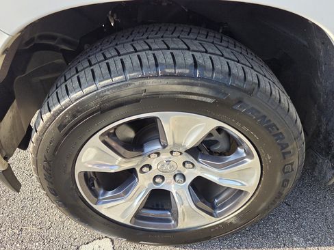 Used 2023 RAM 1500 Laramie AWD/4WD image 11