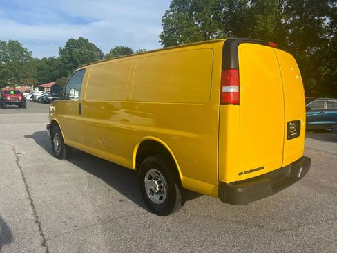 Used 2023 Chevrolet Express 2500 RWD image 5