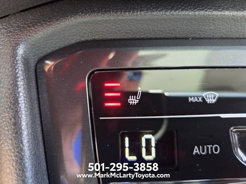 Used 2023 Volkswagen Tiguan SE w/ Panoramic Sunroof Package FWD image 29