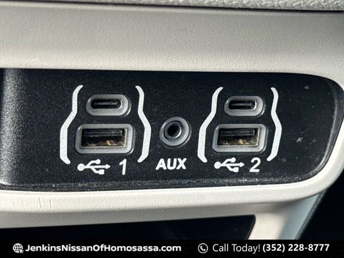 Used 2023 Chrysler Voyager LX FWD image 35