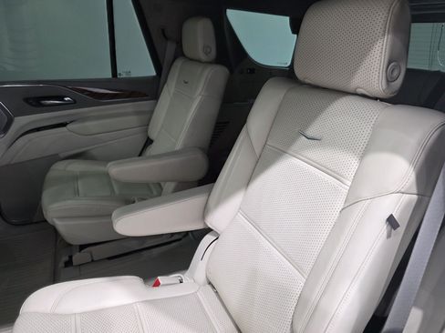 Used 2022 Cadillac Escalade Sport Platinum RWD image 13
