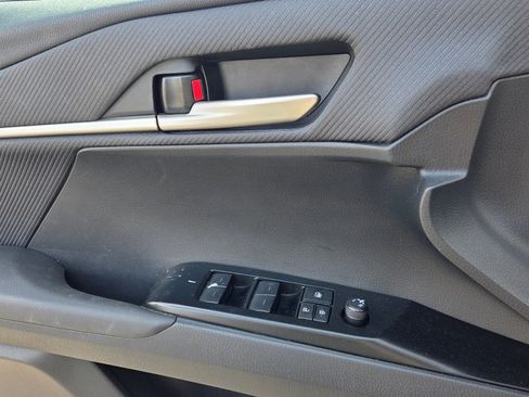 Used 2025 Toyota Camry SE image 30