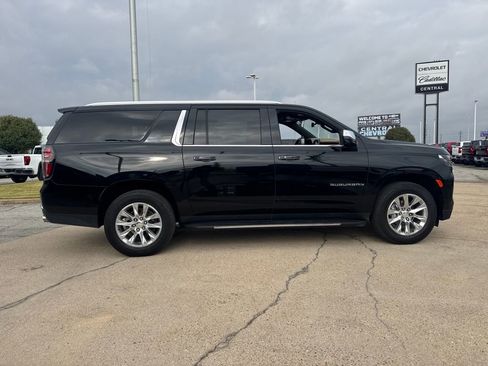 Used 2021 Chevrolet Suburban Premier w/ Premium Package image 7