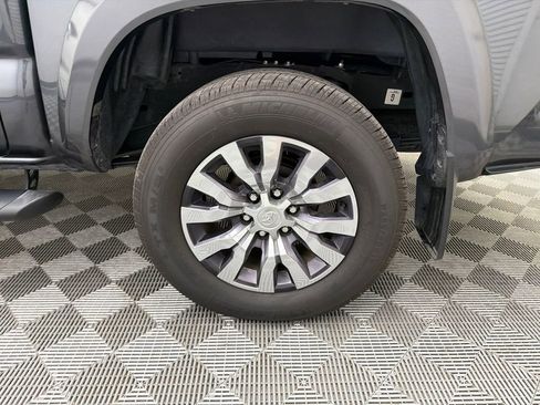 Used 2022 Toyota Tacoma Limited AWD/4WD image 20