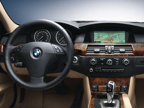 Used 2010 BMW 528i xDrive Sedan AWD/4WD image 4