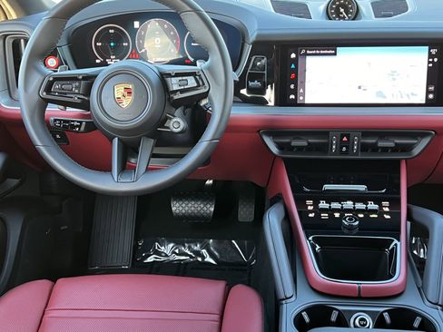 Certified 2025 Porsche Cayenne Coupe image 15