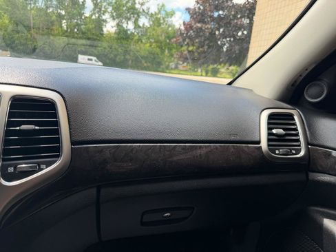 Used 2011 Jeep Grand Cherokee Laredo AWD/4WD image 22