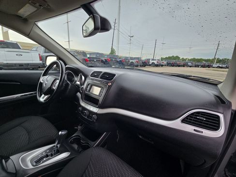 Used 2020 Dodge Journey SE w/ SE Popular Equipment Group FWD image 29