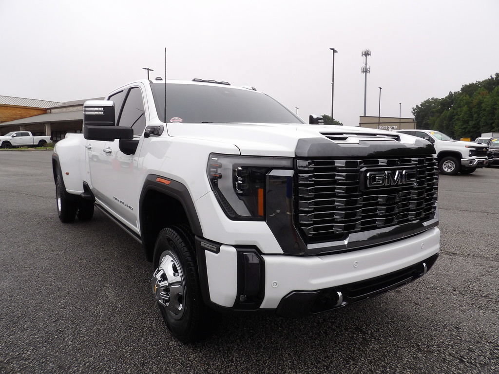 Used 2024 GMC Sierra 3500 Denali Ultimate AWD/4WD image 11