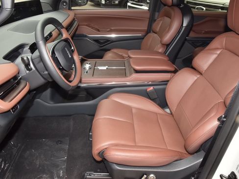 New 2026 Lincoln Navigator Reserve AWD/4WD image 13