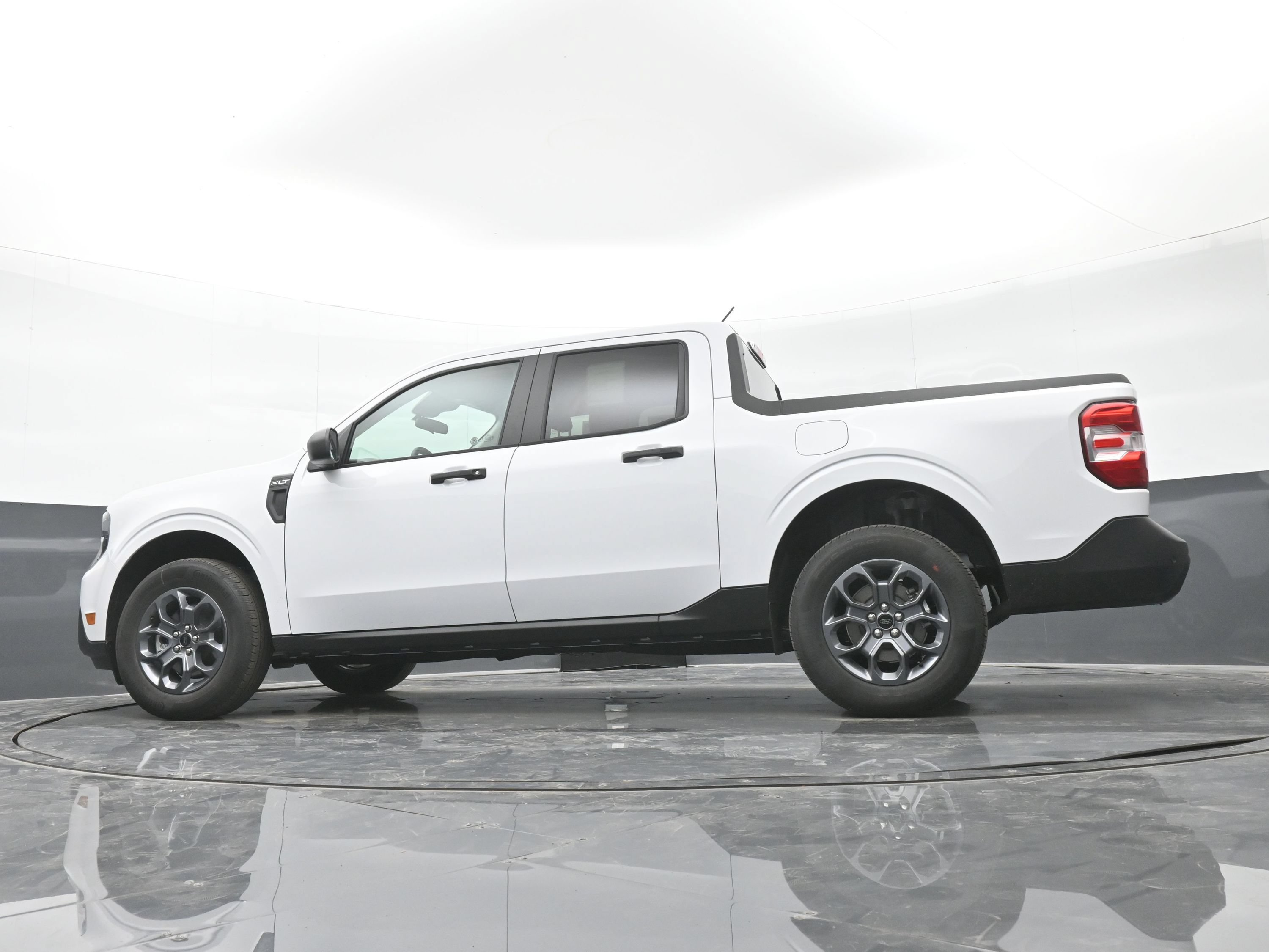 Used 2025 Ford Maverick XLT w/ Equipment Group 301A AWD/4WD image 40