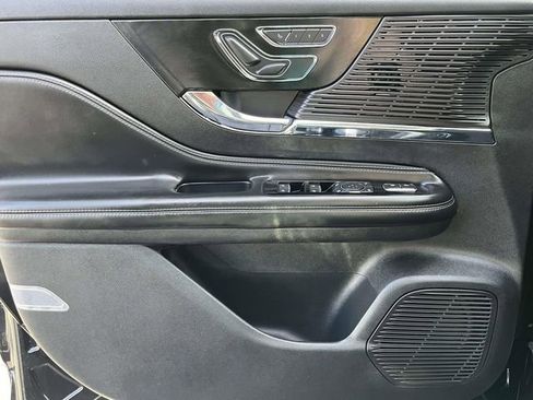 Used 2022 Lincoln Corsair AWD w/ Premium Package image 32