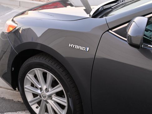 Used 2012 Toyota Camry XLE w/ Leather Pkg image 24