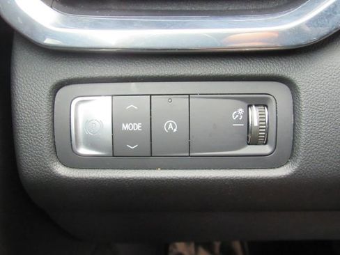 Used 2025 GMC Acadia Elevation image 39