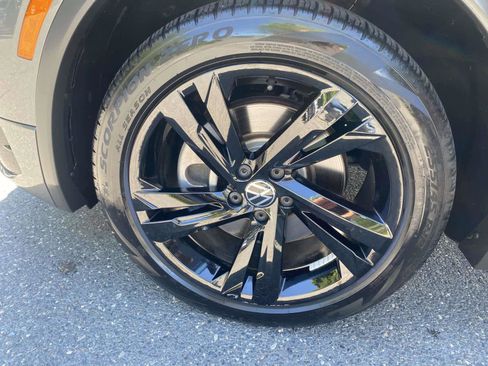 Certified 2023 Volkswagen Tiguan SE R-Line AWD/4WD image 34