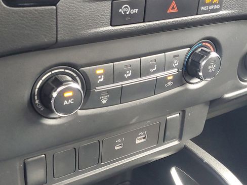 Used 2024 Nissan Frontier SV image 27