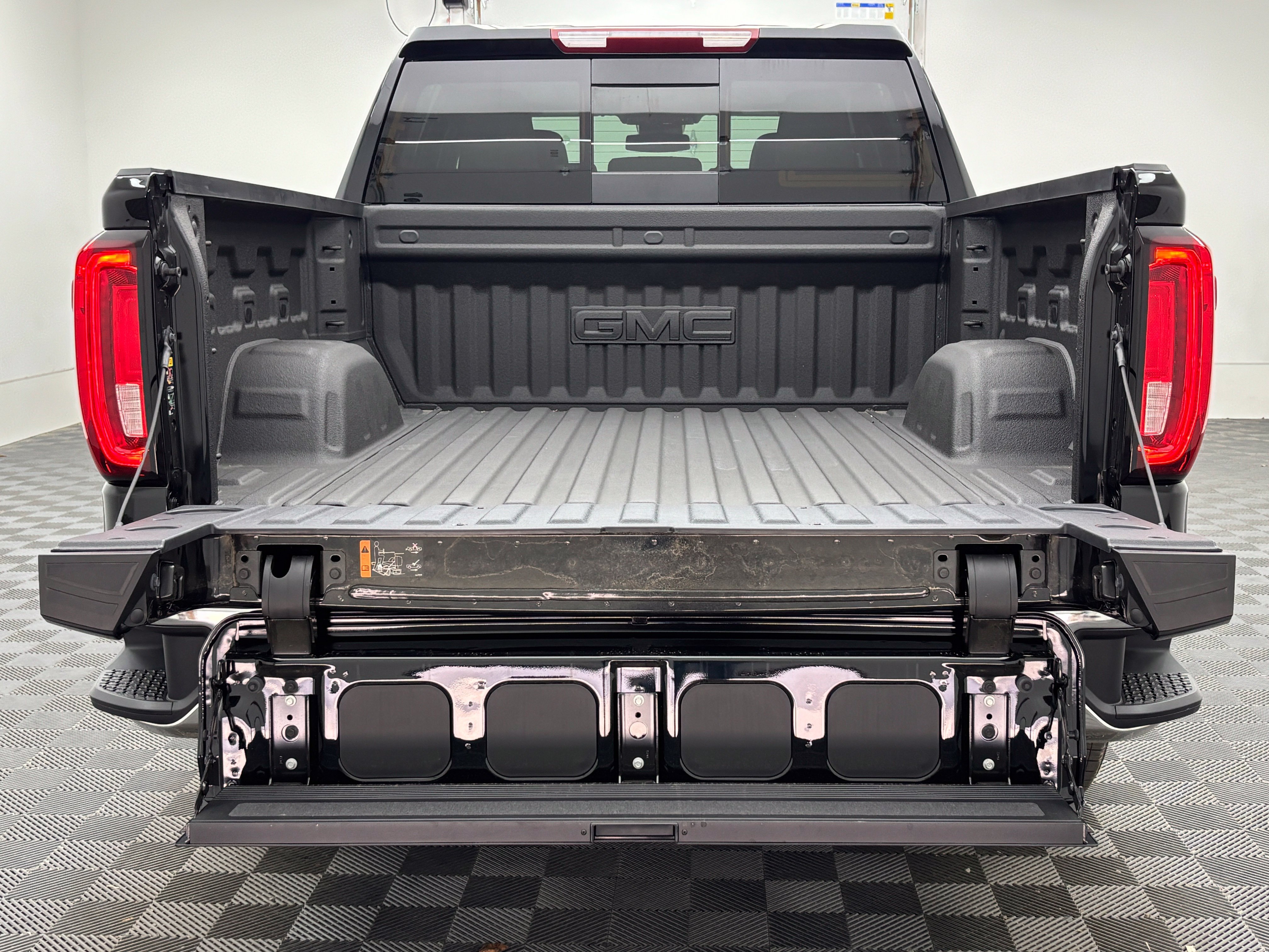 New 2026 GMC Sierra 1500 SLT w/ SLT Premium Package AWD/4WD image 12