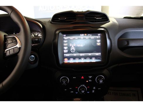 Used 2023 Jeep Renegade Latitude image 29