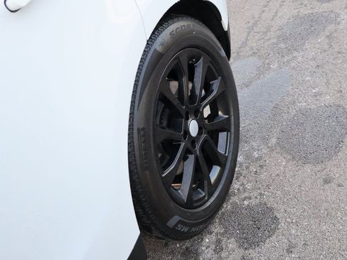 Used 2025 Land Rover Range Rover Sport SE AWD/4WD image 39