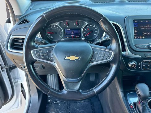 Used 2022 Chevrolet Equinox LT w/ Driver Convenience Package image 11