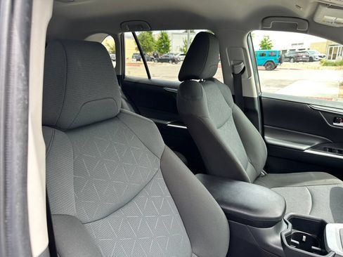 Used 2025 Toyota RAV4 XLE FWD image 34