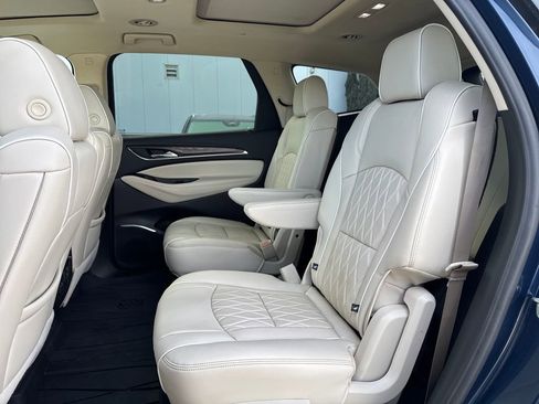 Used 2024 Buick Enclave Avenir image 36