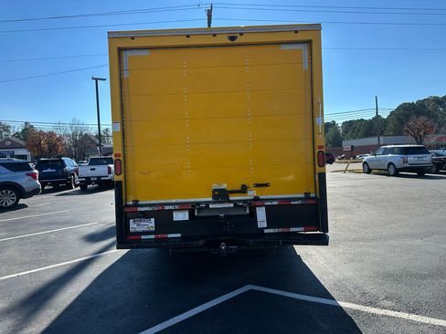 Used 2019 GMC Savana 3500 Extended w/ Driver Convenience Package image 5