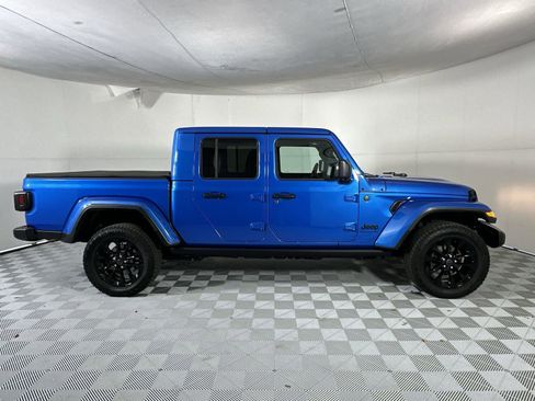 Used 2025 Jeep Gladiator Sport AWD/4WD image 9