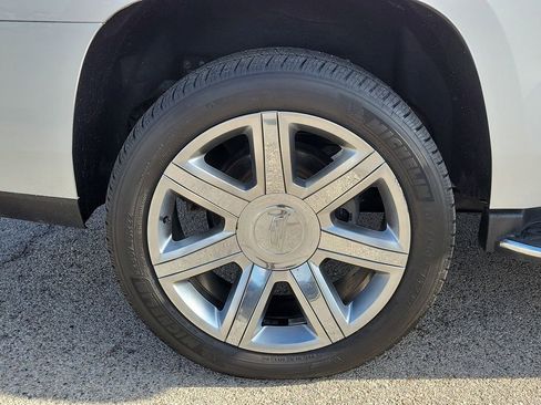 Used 2019 Cadillac Escalade Luxury image 5