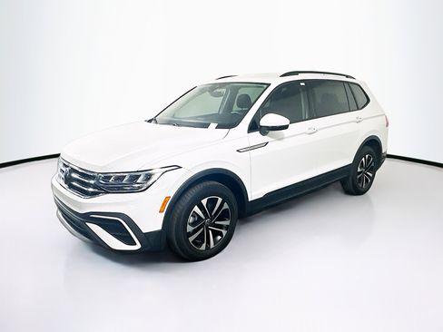 Used 2024 Volkswagen Tiguan S image 3