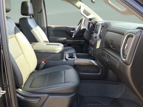 Used 2021 Chevrolet Silverado 1500 LT Trail Boss w/ Convenience Package II image 16