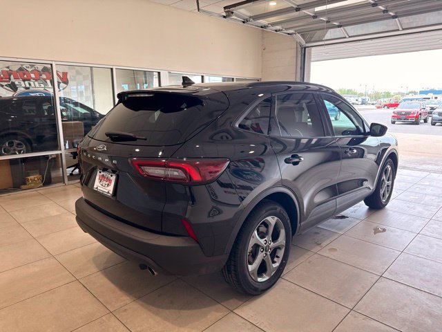 Used 2025 Ford Escape ST-Line FWD image 6