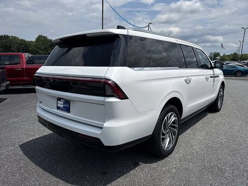 Used 2025 Lincoln Navigator L Reserve AWD/4WD image 7