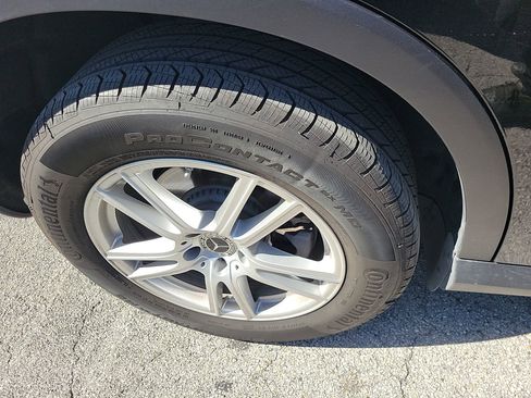 Used 2025 Mercedes-Benz GLC 300 image 12