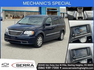 Used 2016 Chrysler Town & Country Touring image 1