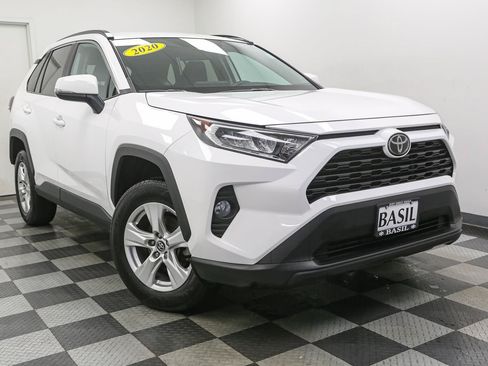 Used 2020 Toyota RAV4 XLE AWD/4WD image 2