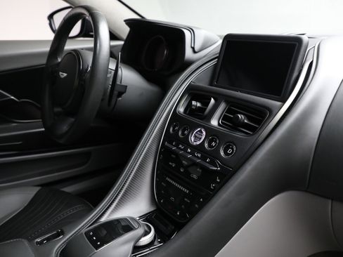 Used 2019 Aston Martin DB11 Coupe image 24