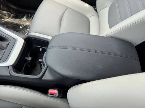 Certified 2022 Toyota RAV4 XLE Premium AWD/4WD image 27