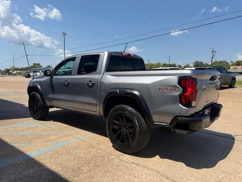Used 2023 Chevrolet Colorado Trail Boss AWD/4WD image 3