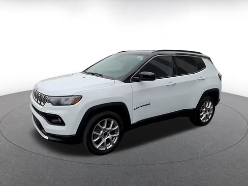 Used 2025 Jeep Compass Limited AWD/4WD image 8