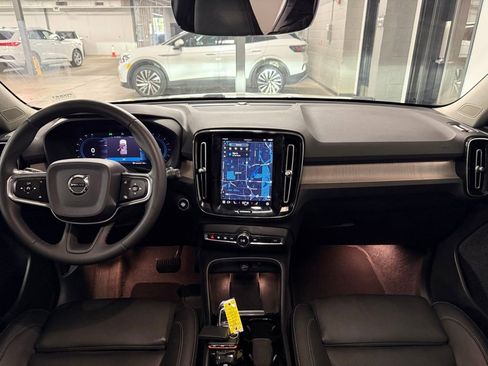 Used 2024 Volvo XC40 B5 Plus AWD/4WD image 17