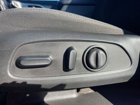 Used 2020 Chevrolet Blazer LT image 12